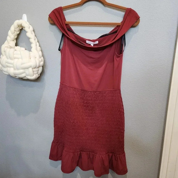 BCBG generation off the shoulder dress - Picture 1 of 5